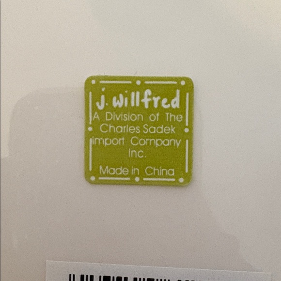 Ceramic Fox Figurine with Leaves - Picture 7 of 8